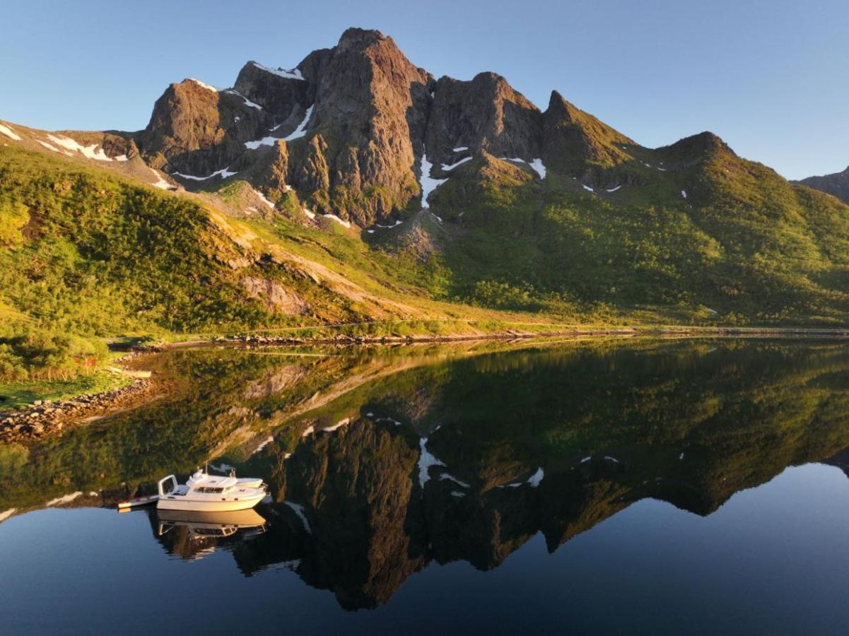 Lofoten Red Villa Laupstad Exterior photo