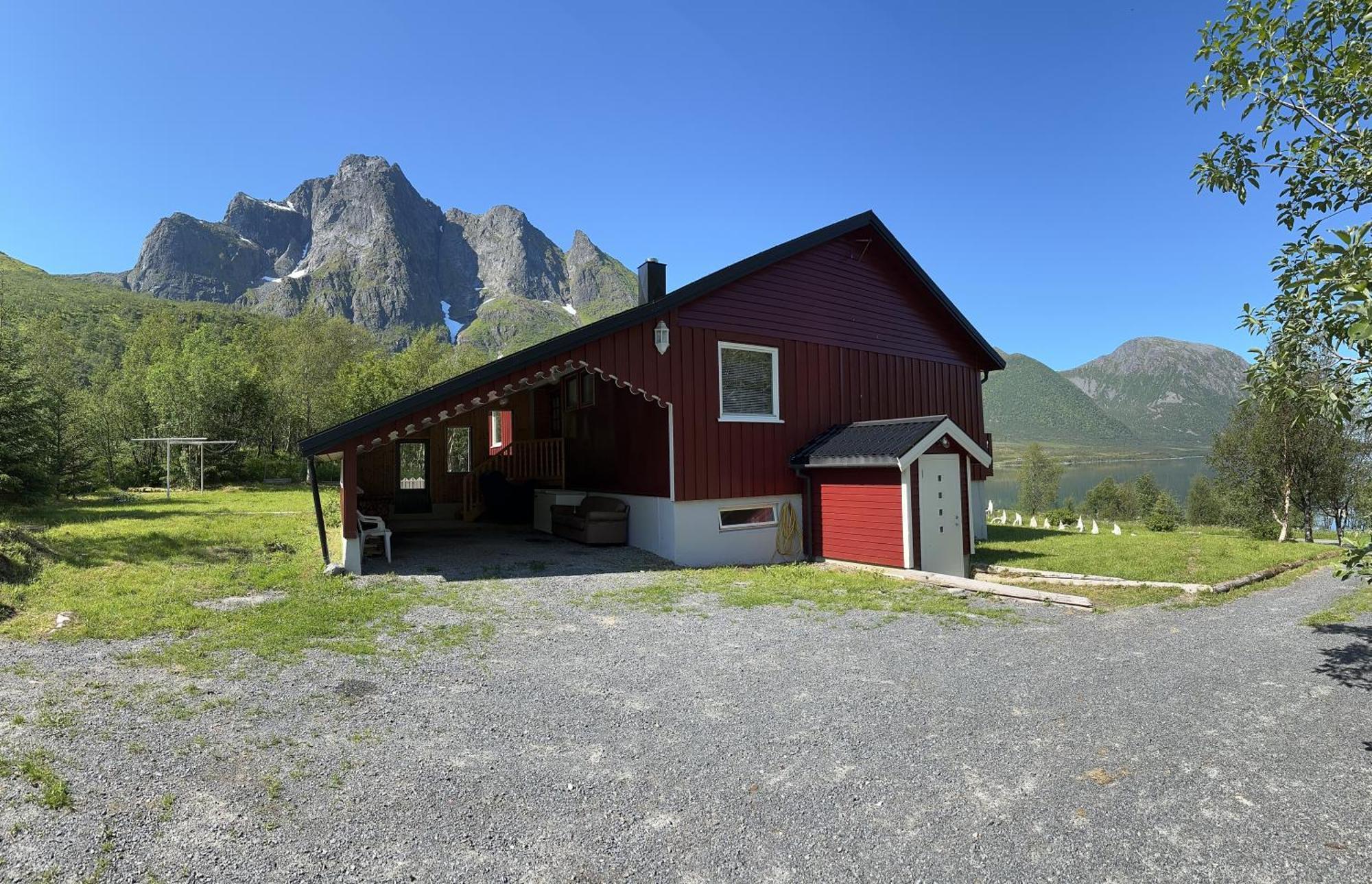 Lofoten Red Villa Laupstad Exterior photo